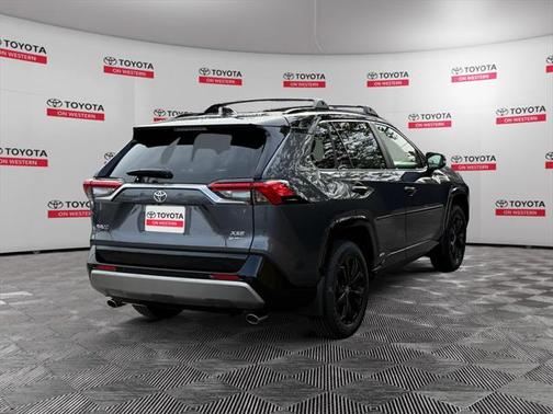 2025 Toyota RAV4 Hybrid SE
