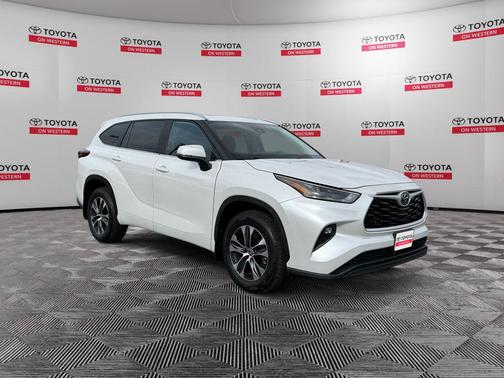 2025 Toyota Highlander XLE