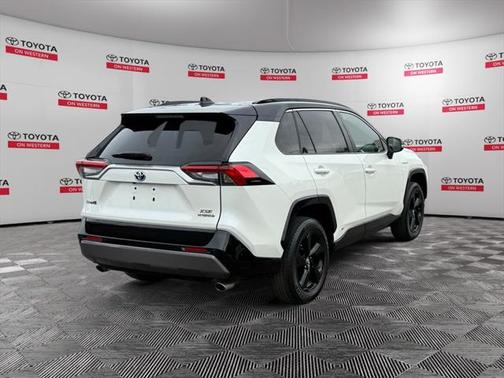 2019 Toyota RAV4 Hybrid SE