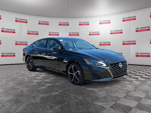 Super Black Clearcoat 2024 Nissan Altima SR FWD