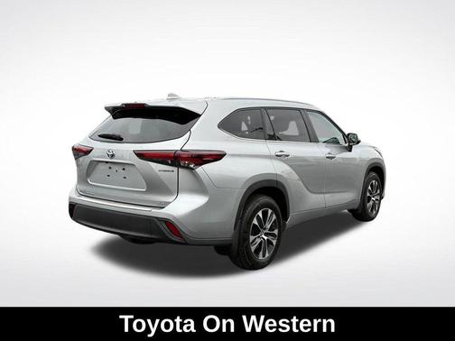 2024 Toyota Highlander Hybrid XLE