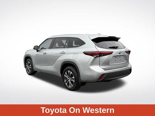 2024 Toyota Highlander Hybrid XLE
