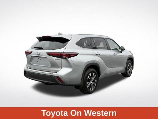 2024 Toyota Highlander Hybrid XLE