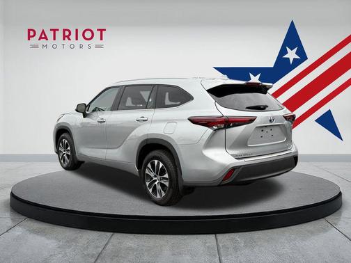 2024 Toyota Highlander Hybrid XLE