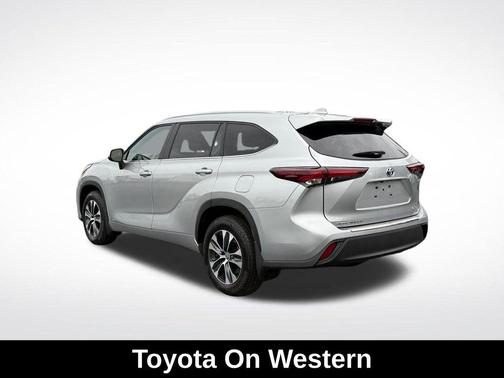 2024 Toyota Highlander Hybrid XLE