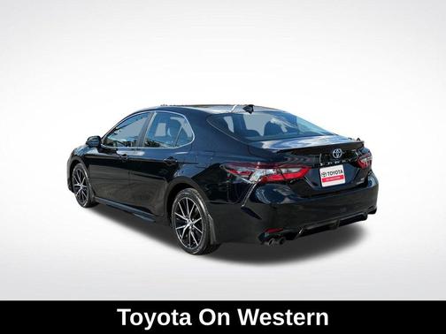 2024 Toyota Camry Hybrid SE