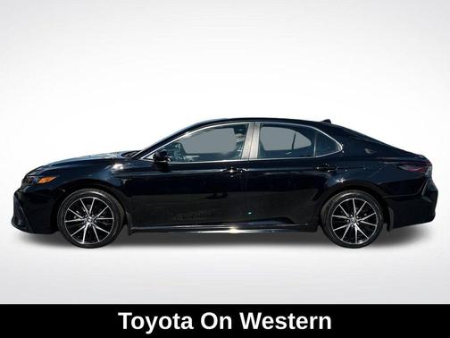 2024 Toyota Camry Hybrid SE