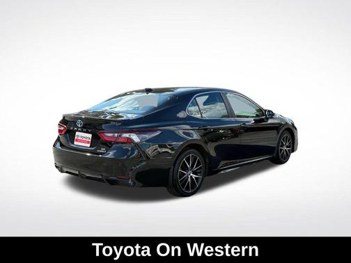 2024 Toyota Camry Hybrid SE