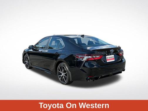 2024 Toyota Camry Hybrid SE