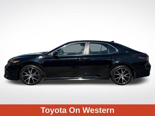 2024 Toyota Camry Hybrid SE