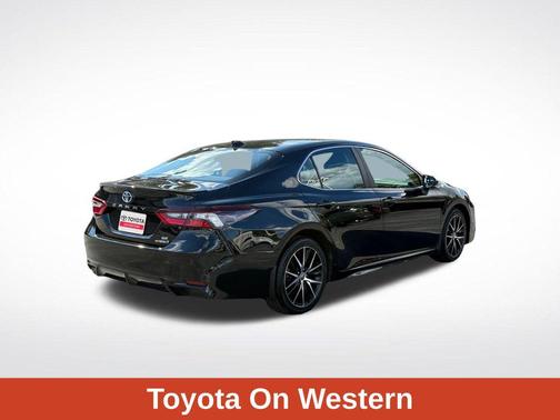 2024 Toyota Camry Hybrid SE