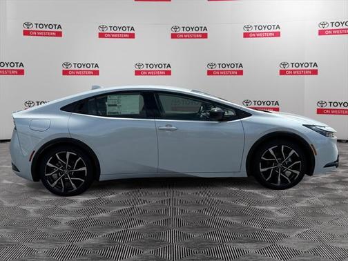 2025 Toyota Prius L