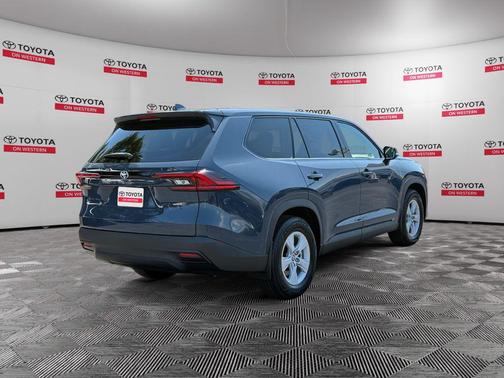 2025 Toyota Highlander LE