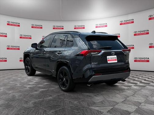 2020 Toyota RAV4 Hybrid SE