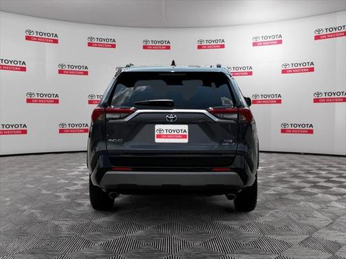2020 Toyota RAV4 Hybrid SE