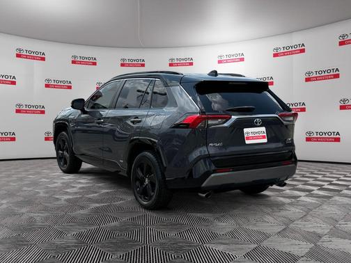 2020 Toyota RAV4 Hybrid SE
