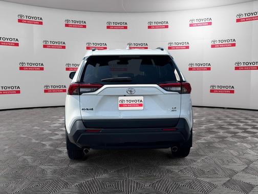 2020 Toyota RAV4 LE