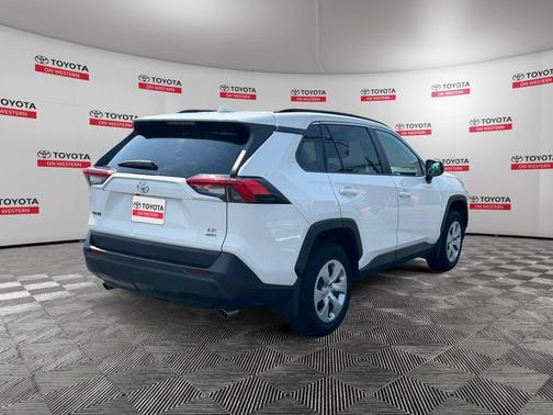 2020 Toyota RAV4 LE