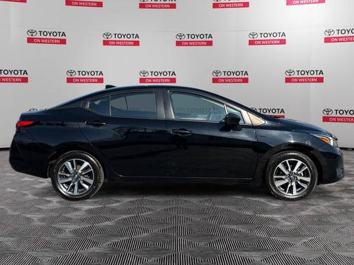 Super Black 2023 Nissan Versa 1.6 SV