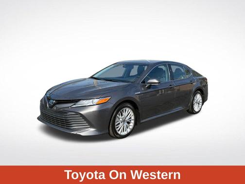 2020 Toyota Camry Hybrid XLE