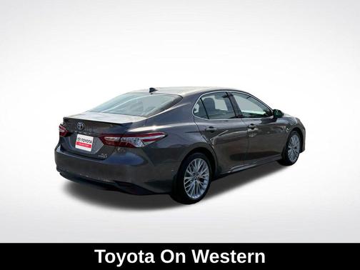 2020 Toyota Camry Hybrid XLE