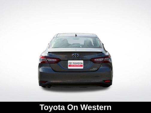 2020 Toyota Camry Hybrid XLE