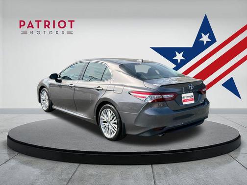 2020 Toyota Camry Hybrid XLE