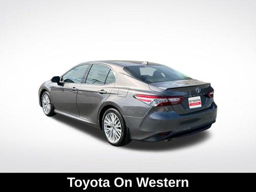 2020 Toyota Camry Hybrid XLE