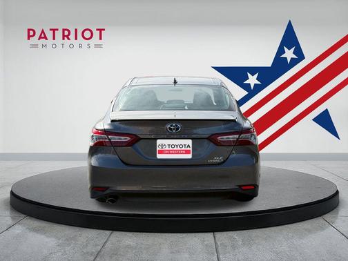 2020 Toyota Camry Hybrid XLE
