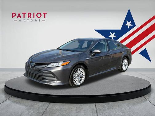 2020 Toyota Camry Hybrid XLE