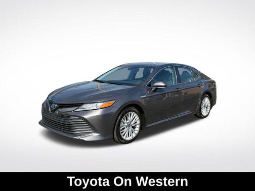 2020 Toyota Camry Hybrid XLE