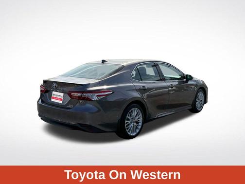 2020 Toyota Camry Hybrid XLE