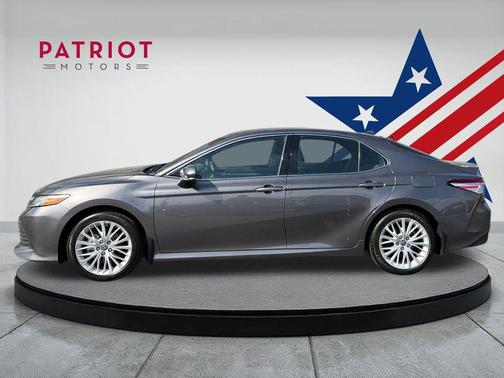 2020 Toyota Camry Hybrid XLE