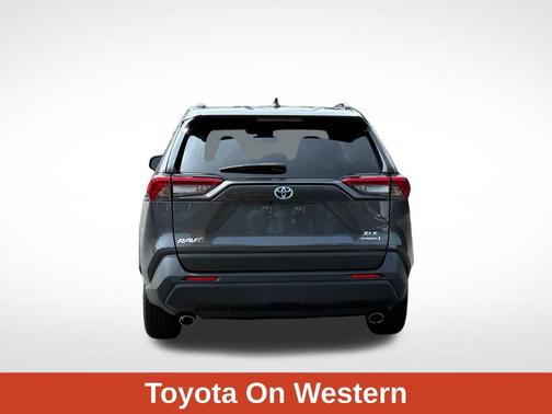 2022 Toyota RAV4 Hybrid XLE