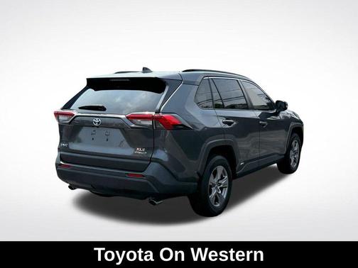 2022 Toyota RAV4 Hybrid XLE
