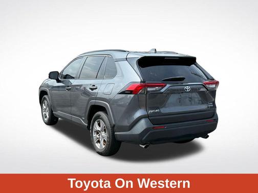 2022 Toyota RAV4 Hybrid XLE