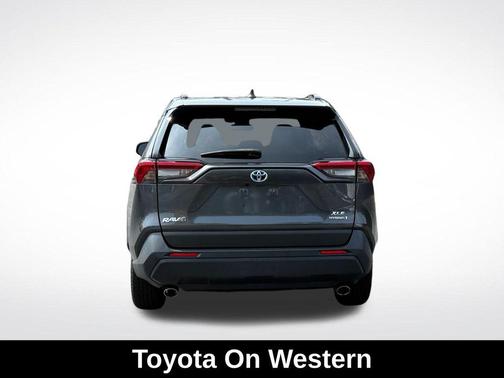 2022 Toyota RAV4 Hybrid XLE
