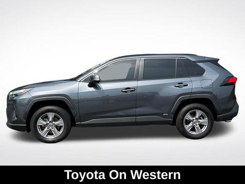 2022 Toyota RAV4 Hybrid XLE