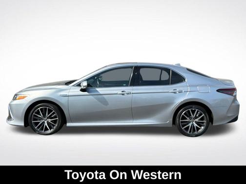 2021 Toyota Camry Hybrid XLE