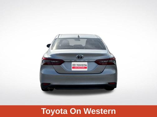 2021 Toyota Camry Hybrid XLE