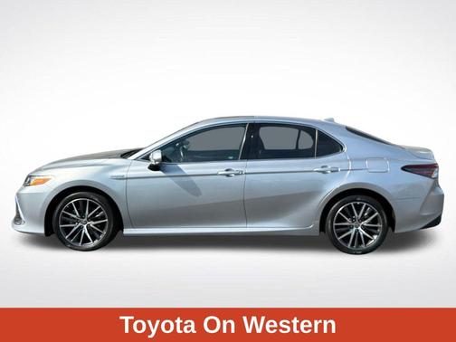 2021 Toyota Camry Hybrid XLE