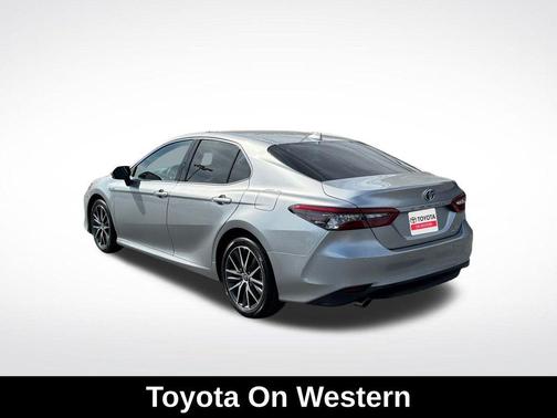 2021 Toyota Camry Hybrid XLE