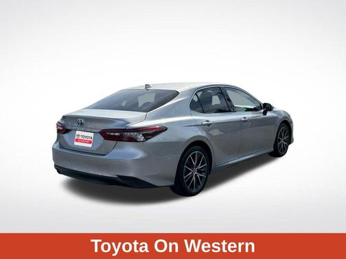 2021 Toyota Camry Hybrid XLE