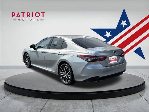 2021 Toyota Camry Hybrid XLE