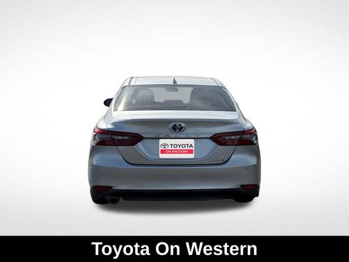 2021 Toyota Camry Hybrid XLE