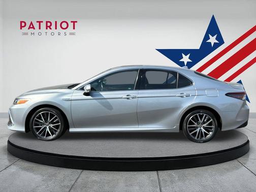 2021 Toyota Camry Hybrid XLE