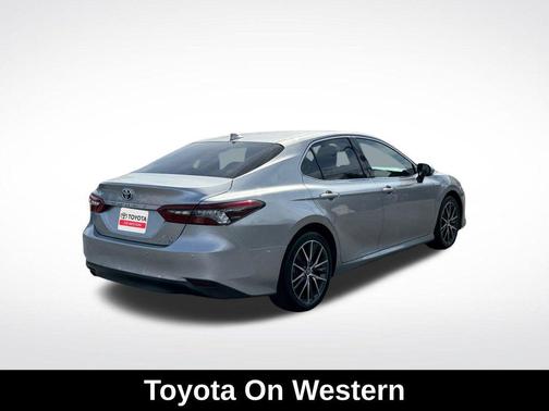 2021 Toyota Camry Hybrid XLE