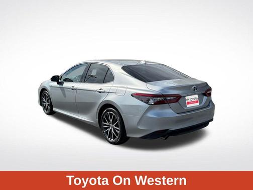 2021 Toyota Camry Hybrid XLE