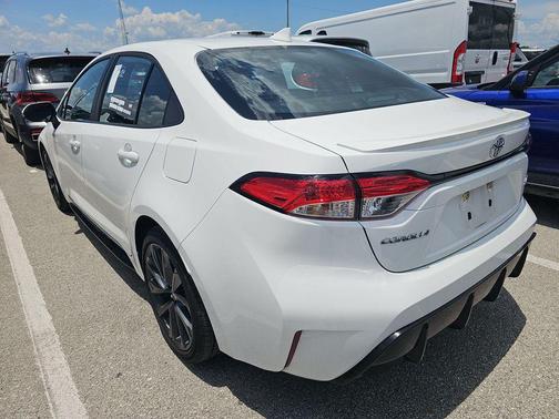 Ice Cap 2025 Toyota Corolla SE