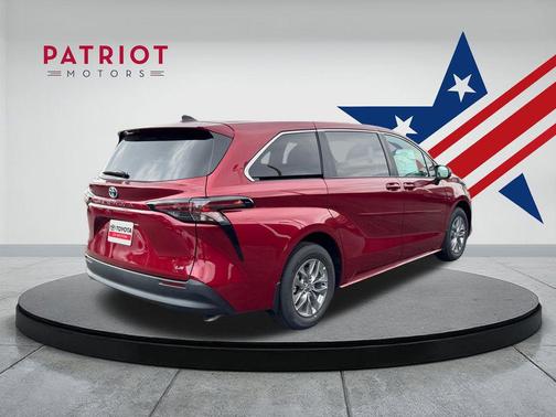 2025 Toyota Sienna LE